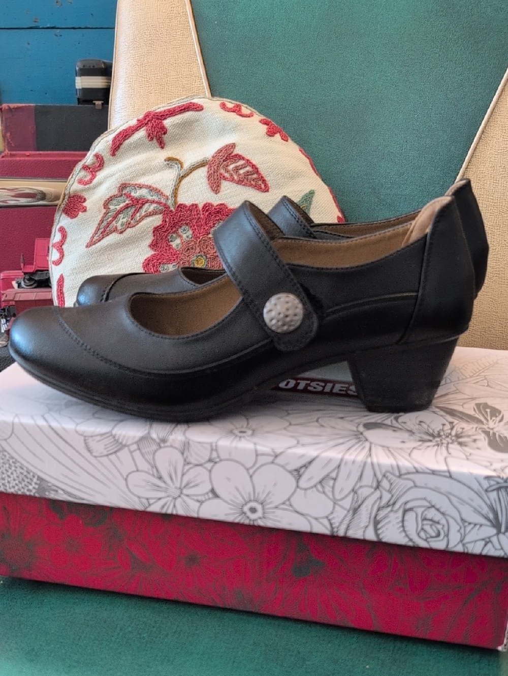 Like New With Box: Women's Black Mary Jane Heel with Decorative Button - Size 7